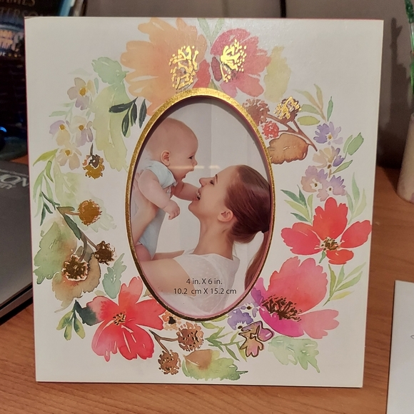 NWT Floral wooden table picture frames - Picture 2 of 6